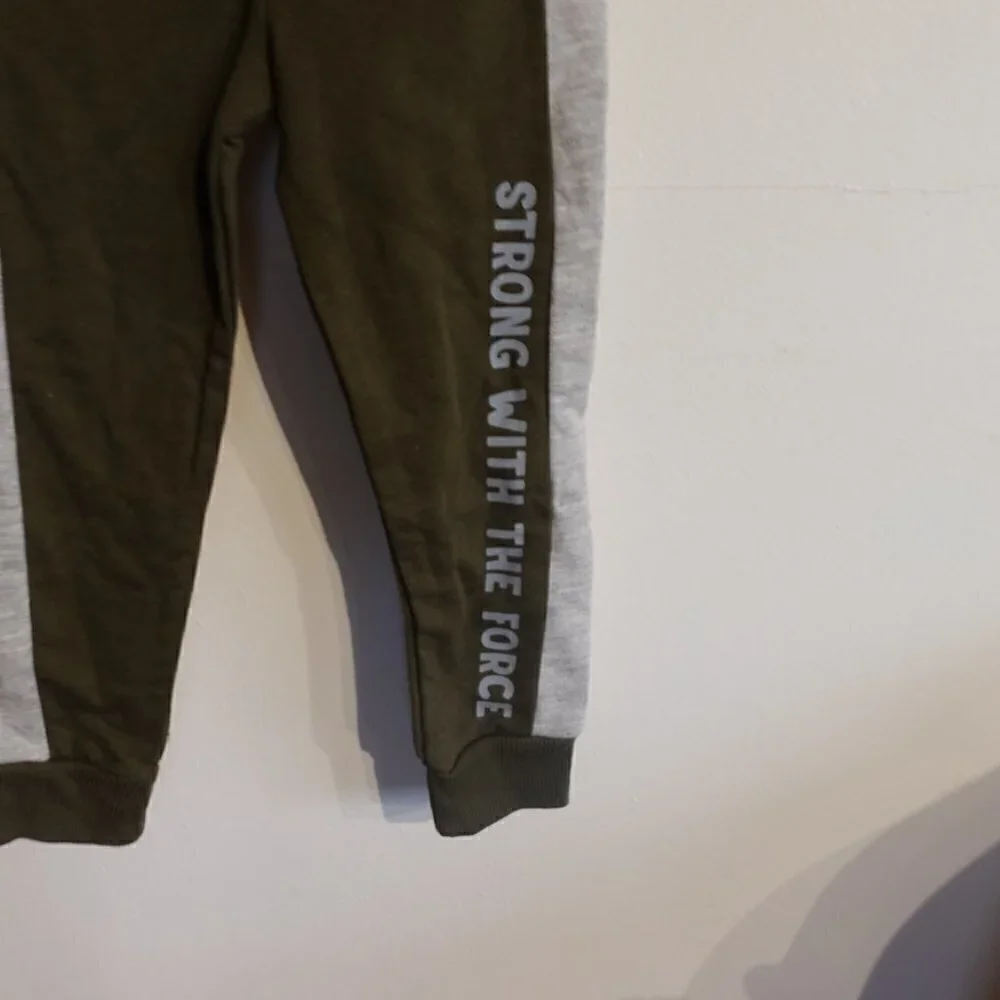 NWOT Star Wars Yoda 2 Piece Sweat Suit Gray Green Hoodie Pants 2T Toddler